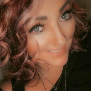 Meet your Posher, Lora